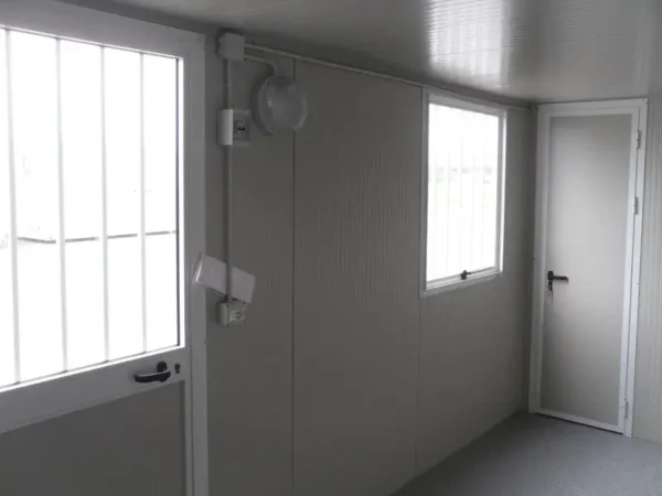 Box Prefabbricato 6 Metri con Bagno Centrale 🚿 – Spazi Modulari Personalizzabili | WC, Lavabo e Doccia - immagine 5