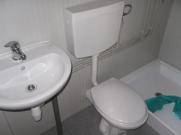 Box Prefabbricato 6 Metri con Bagno Centrale 🚿 – Spazi Modulari Personalizzabili | WC, Lavabo e Doccia - immagine 3
