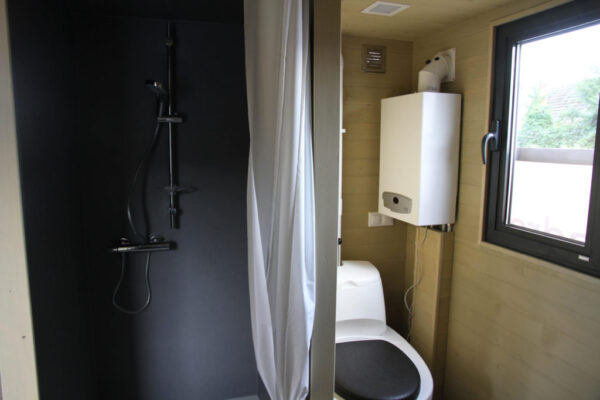 Tiny House Hydi – Un Mini Chalet Mobile per Vivere in Armonia con la Natura - immagine 3